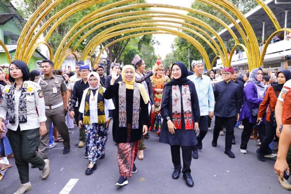 Gubernur Khofifah Apresiasi Banyuwangi Ethno Carnival 2025, Sukses Gelar Transformasi Budaya Lokal Jadi Mendunia