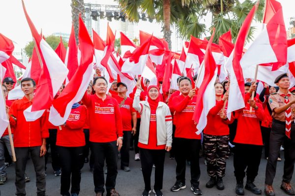 Gubernur Khofifah Berangkatkan 361 Tim Ekspedisi 80 Arjuno, Ajak Rawat Nasionalisme Lewat Kibaran Bendera Merah Putih dan Konservasi Alam